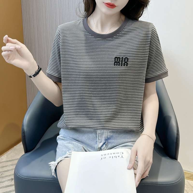 ストライプ柄ゆったりTシャツ ボーダー服