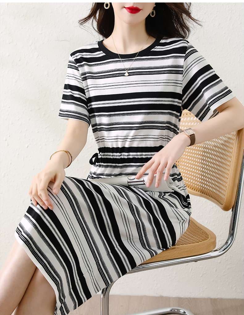 モノトーンボーダーのカジュアルワンピース ボーダー服