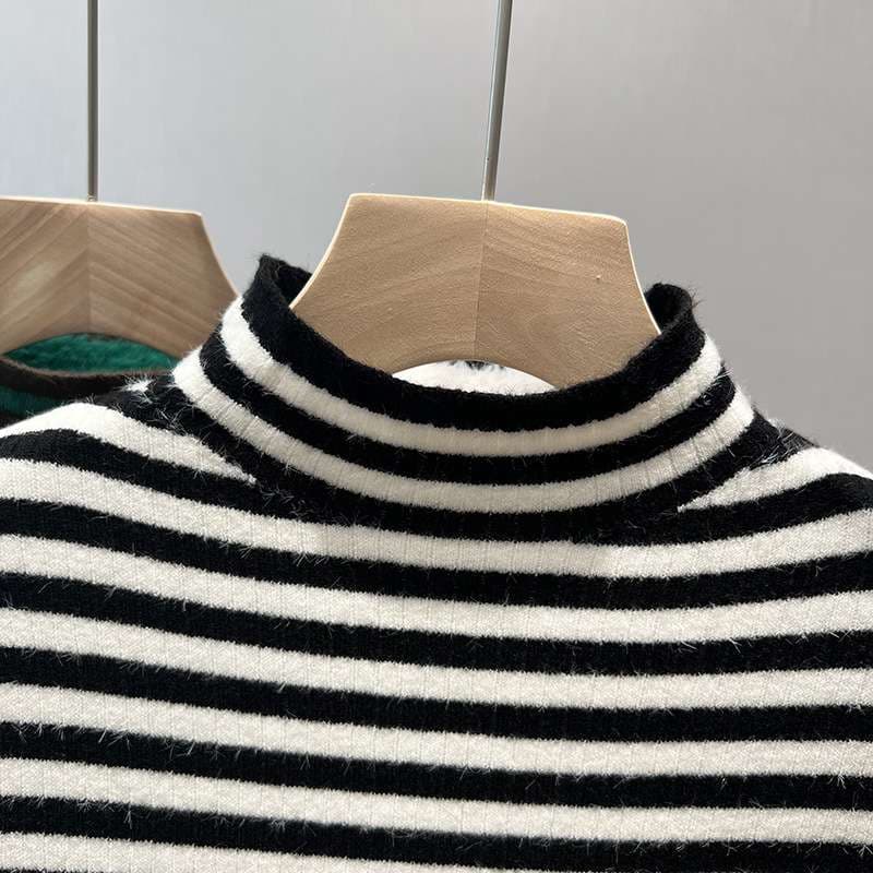 ボーダー柄ふわもこ裾タートルネックセーター ボーダー服
