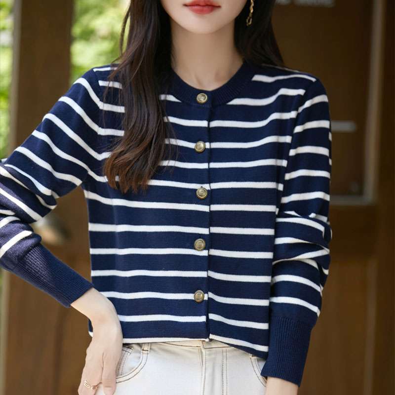 ボーダー柄クルーネックカーディガン ボーダー服