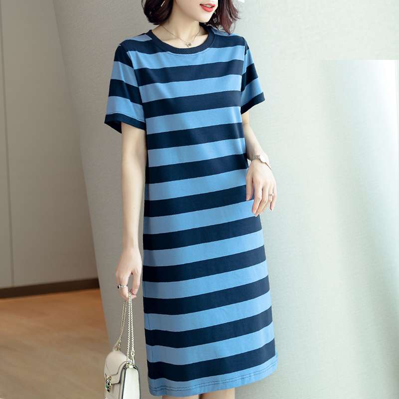 ゆったりシルエットのボーダーワンピース ボーダー服