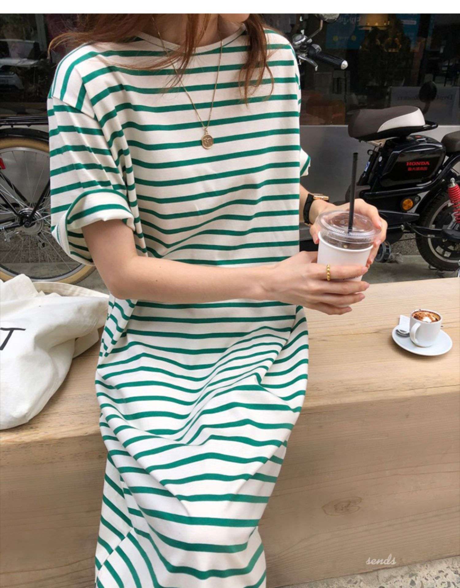 ゆったりシルエットのボーダーマキシワンピース ボーダー服