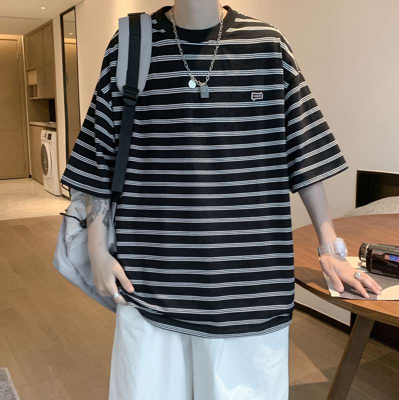 ゆったりシルエットのボーダーTシャツ ボーダー服