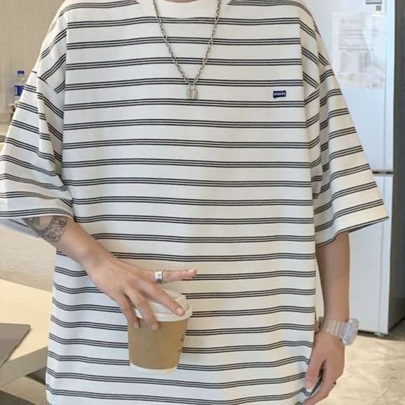 ゆったりシルエットのボーダーTシャツ ボーダー服