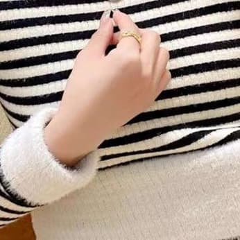 ふわふわボーダータートルネックセーター ボーダー服