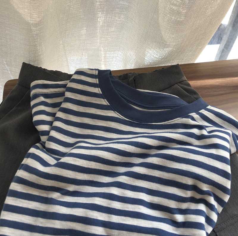 ボーダー服 シンプル爽やか 細ボーダークルーネック