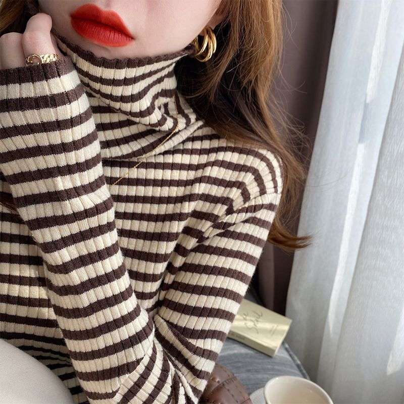 リブ編みボーダータートルネックセーター ボーダー服