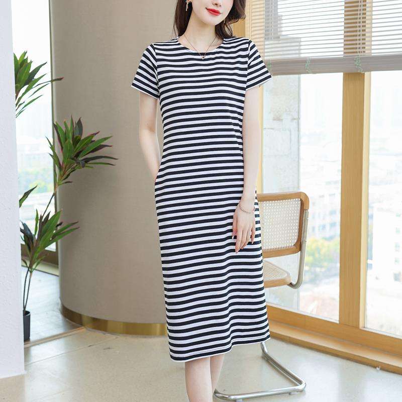 シンプルボーダーのカジュアルワンピース ボーダー服
