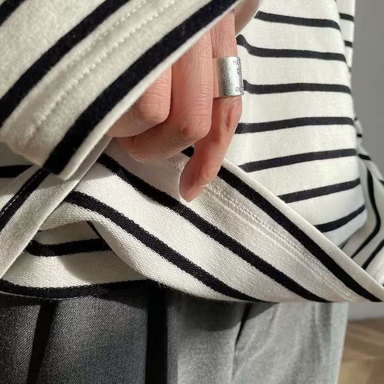 ゆったりシルエットのボーダー長袖カットソー ボーダー服