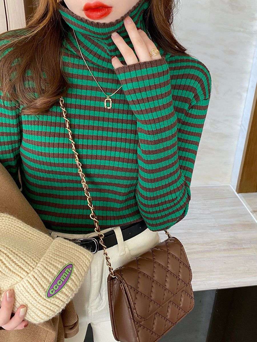 リブ編みボーダータートルネックセーター ボーダー服
