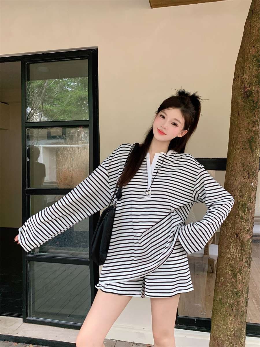 ボーダー柄ゆったりニットセットアップ ボーダー服