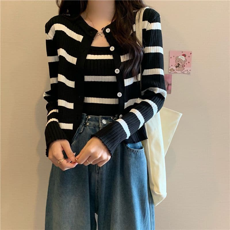 ボーダー服ニット 長袖ニットカーディガンとキャミソールセット