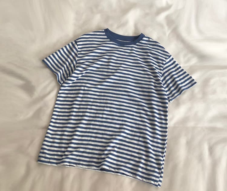 ボーダー服 シンプル爽やか 細ボーダークルーネック