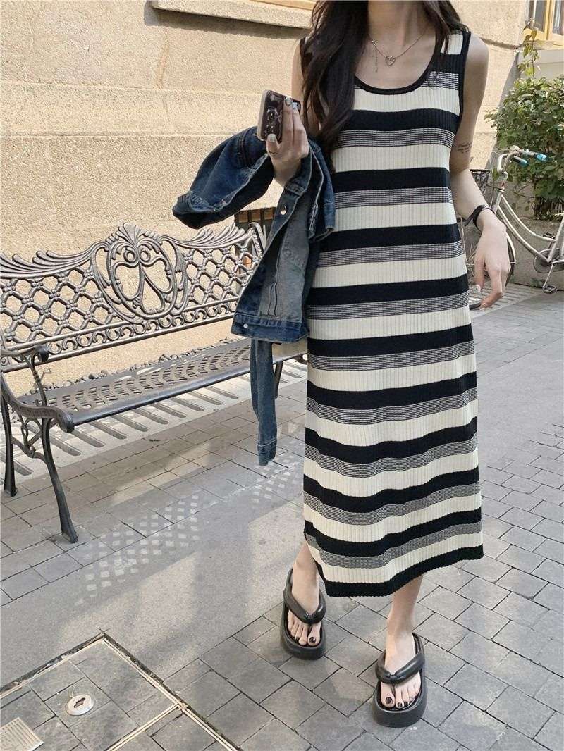 リブ編みストライプノースリーブマキシワンピース ボーダー服