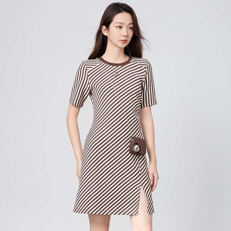 斜めストライプのシンプルワンピース ボーダー服