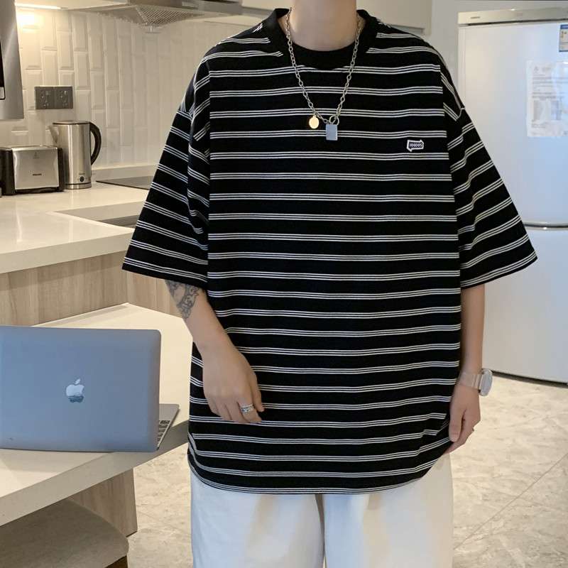ゆったりシルエットのボーダーTシャツ ボーダー服