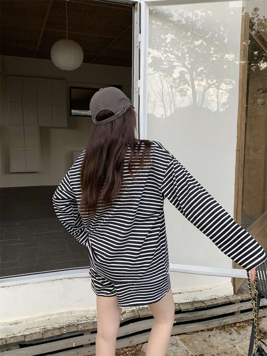 ボーダー柄ゆったりニットセットアップ ボーダー服