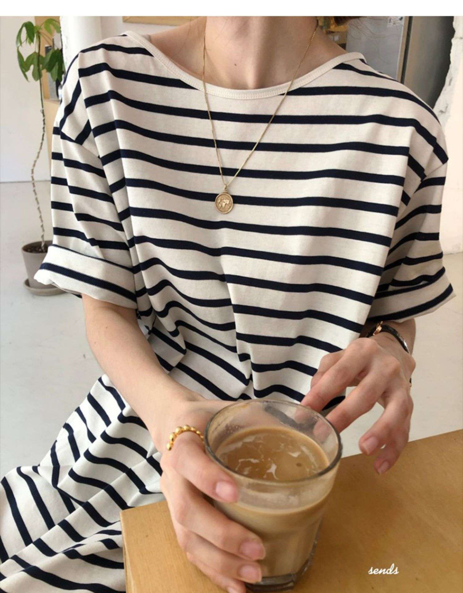 ゆったりシルエットのボーダーマキシワンピース ボーダー服