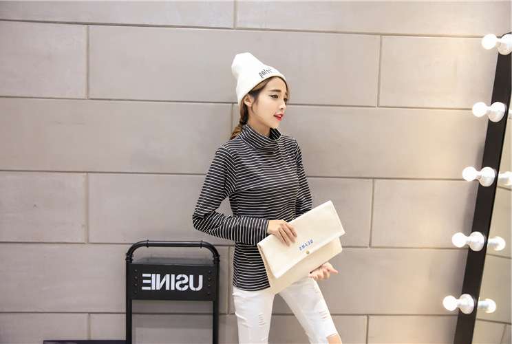 シンプル・ベーシックなボーダータートルネック ボーダー服