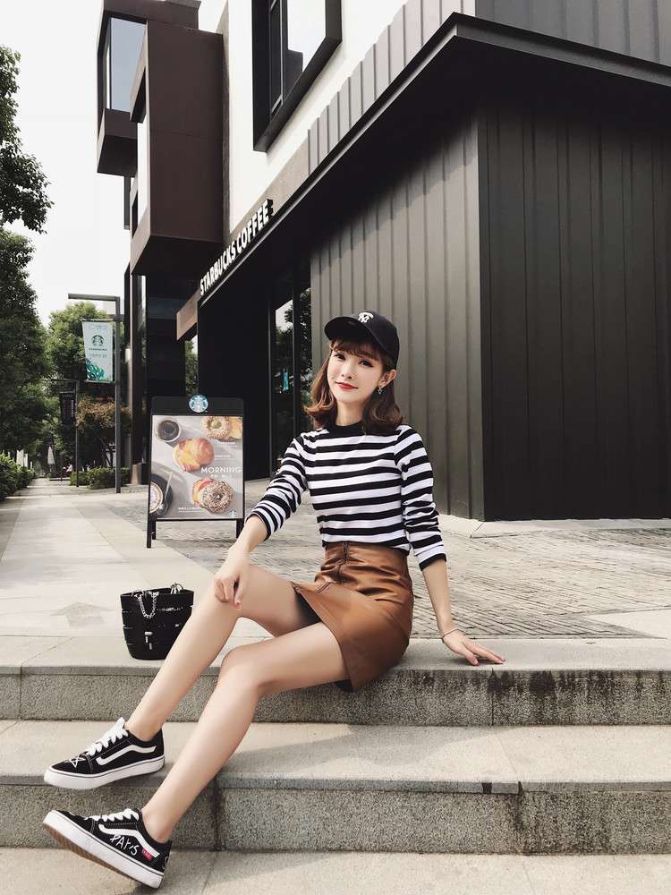 シンプルボーダーモックネック長袖Tシャツ ボーダー服