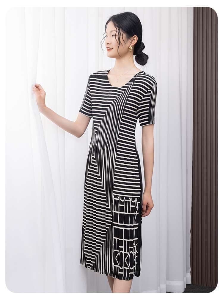 モダン幾何学柄ニットワンピース ボーダー服