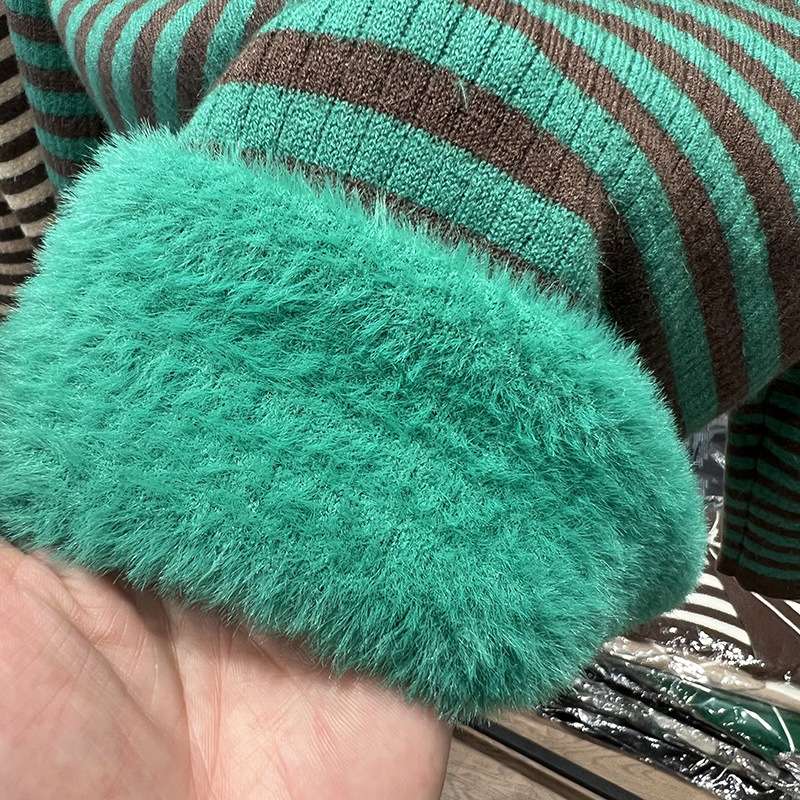 ボーダー柄ふわもこ裾タートルネックセーター ボーダー服