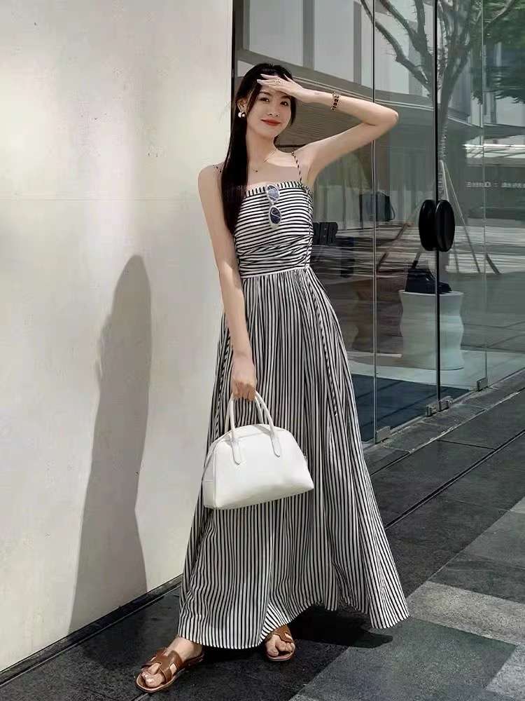 ストライプ柄マキシ丈サマーワンピース ボーダー服