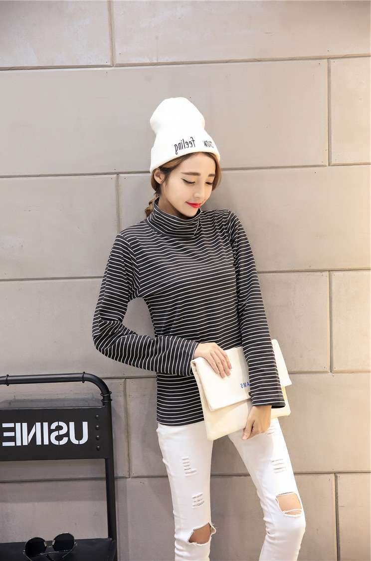 シンプル・ベーシックなボーダータートルネック ボーダー服