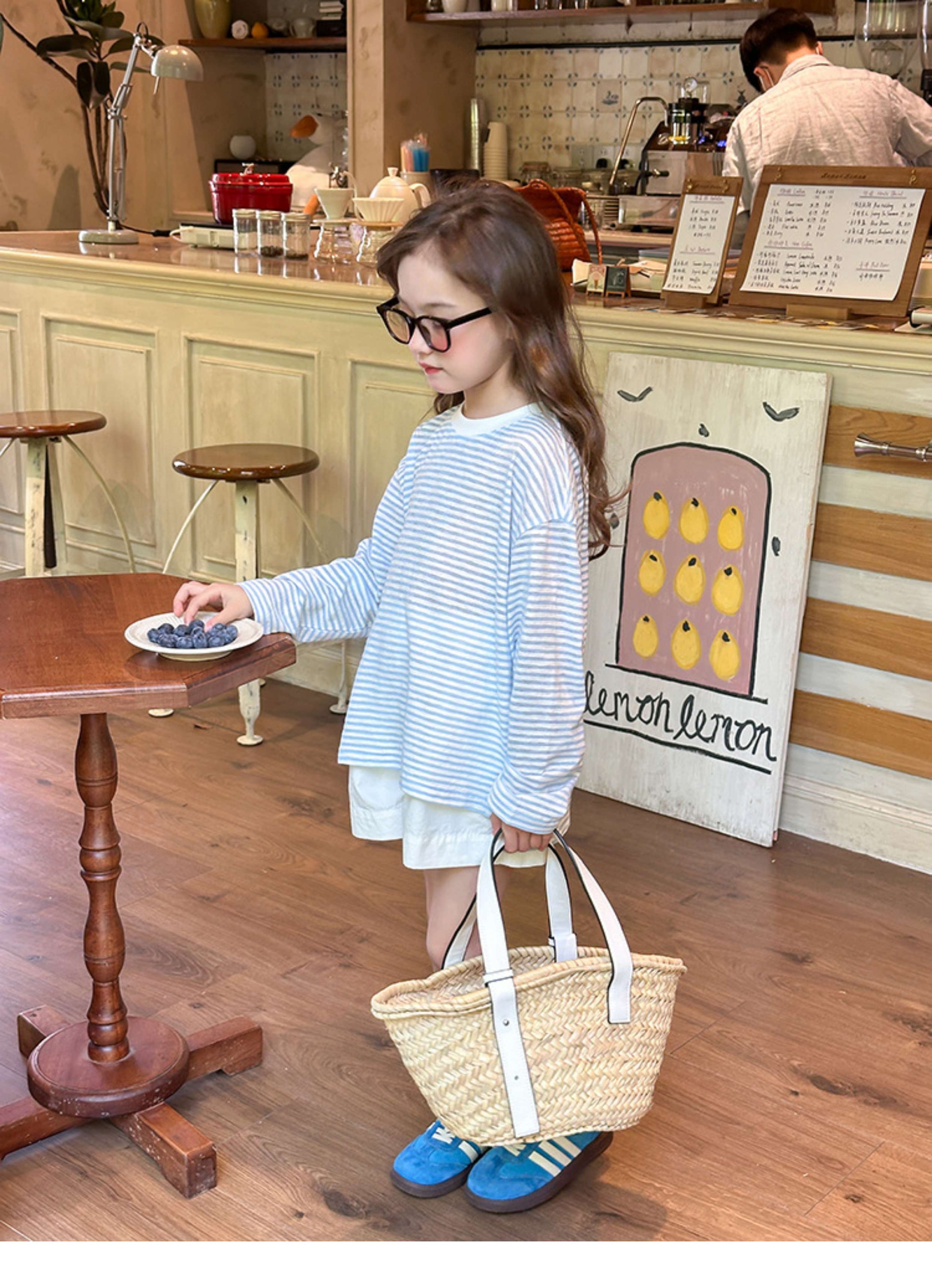 ゆったりシルエットのボーダー長袖Tシャツ ボーダー服
