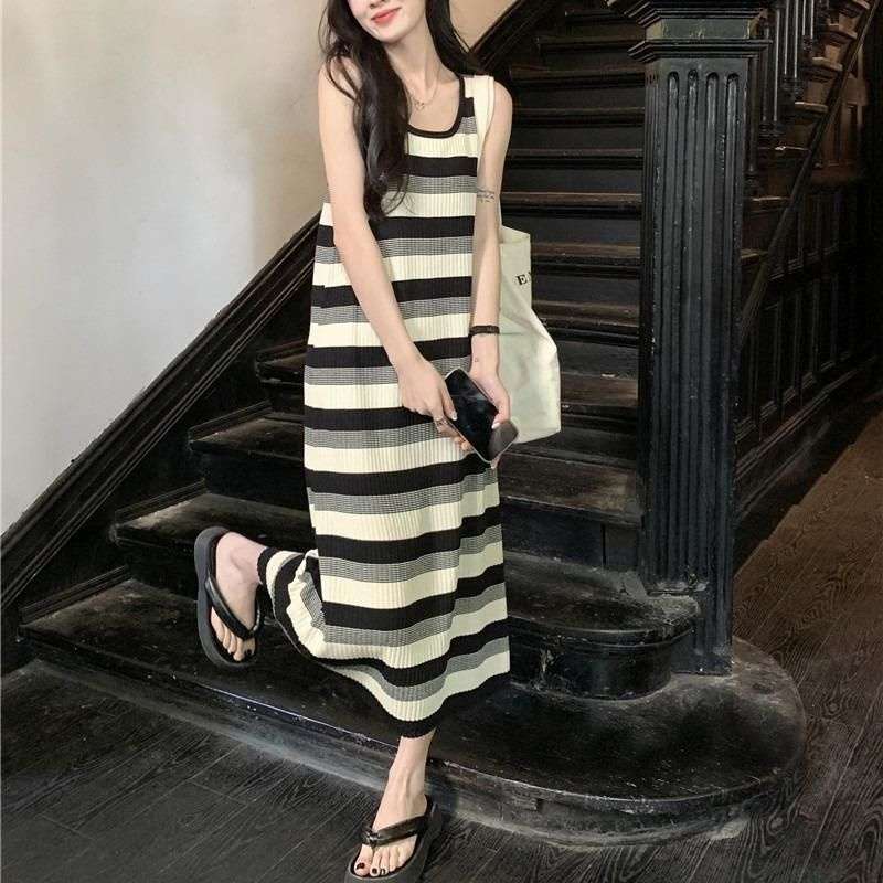 リブ編みストライプノースリーブマキシワンピース ボーダー服