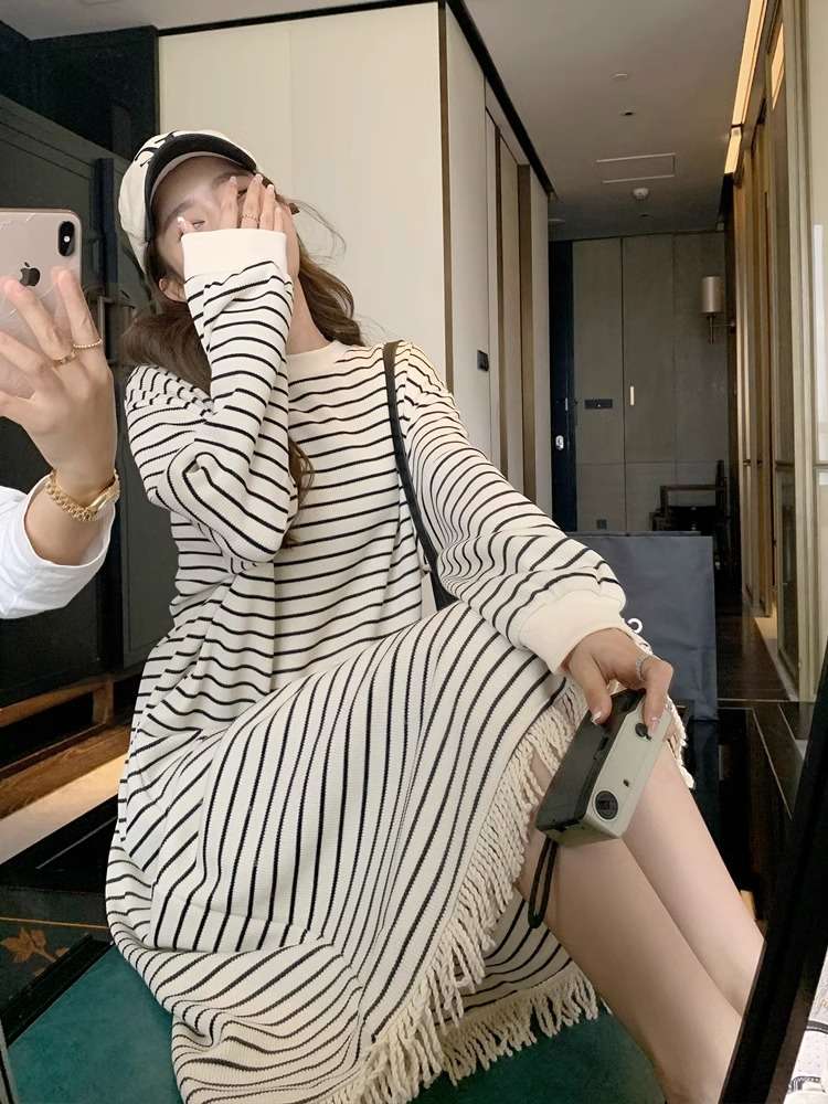 フリンジ付きボーダーニットロングワンピース ボーダー服